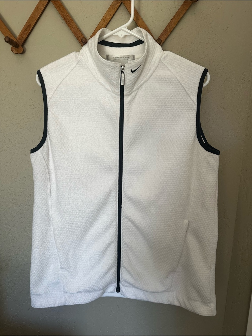 Nike White Sleeveless Golf Vest with Black Trim